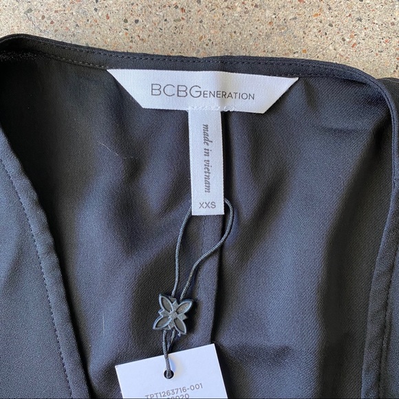 BCBG • Black Wrap Top • XXS - Picture 4 of 6
